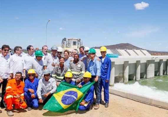 Dilma diz que governo não vai &#8220;apertar o cinto&#8221; em programas sociais