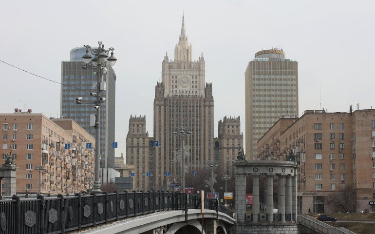 Rússia condena veementemente desejo dos países europeus de restaurar sanções contra Irã sem base legal