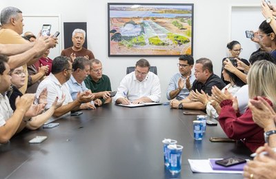 Prefeito Luciano autoriza pavimentação de mais de 5 km entre Canaã e Tabela