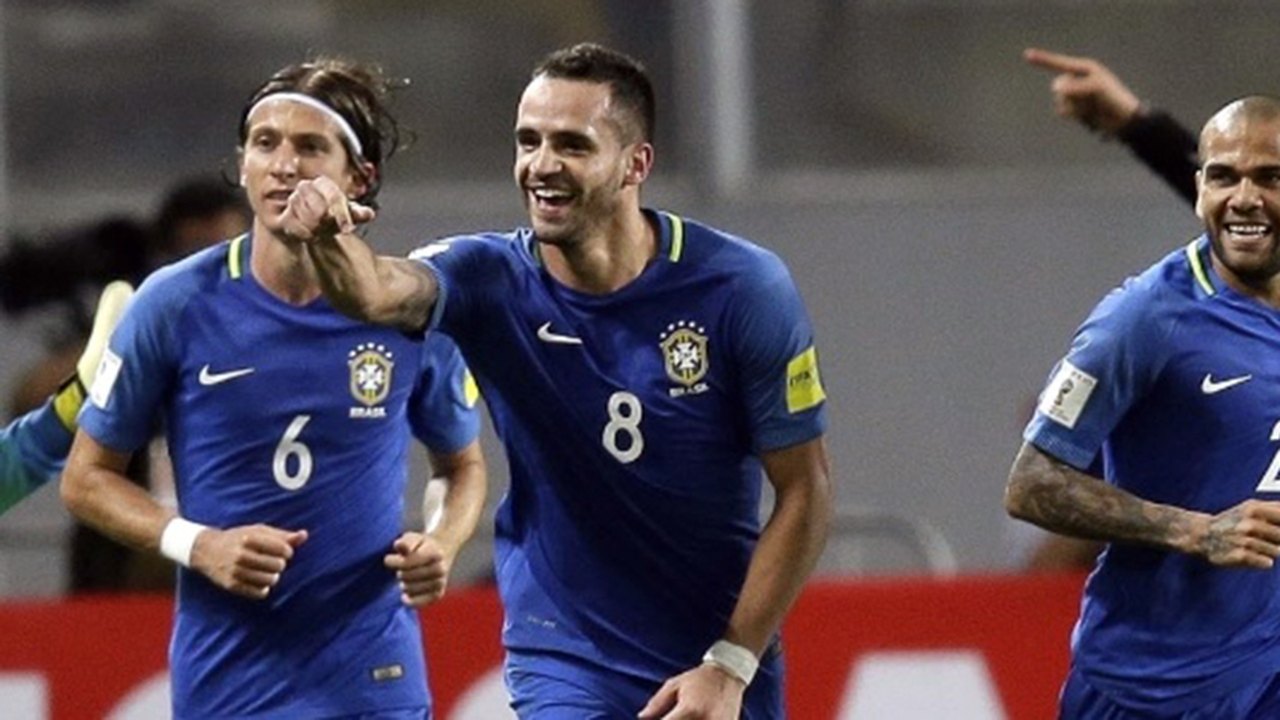 Brasil vence o Peru, dispara na liderança e encaminha vaga na Copa