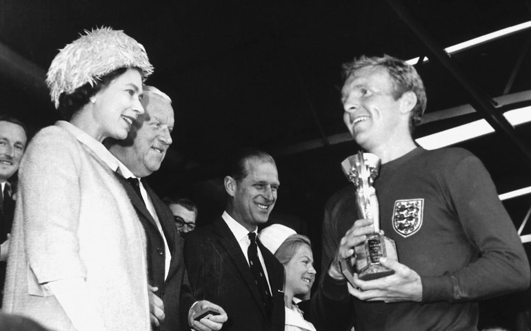 Rainha Elizabeth II esteve em Olimpíadas e Copa do Mundo e teve encontro com Pelé