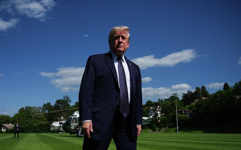 Trump defende navios de guerra em Ormuz após acordo com o Irã