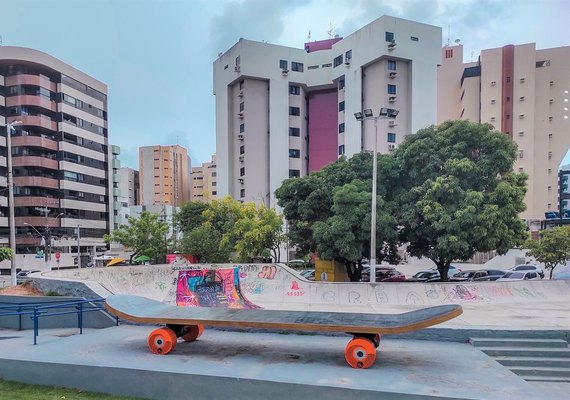 Grupo de menores realiza arrastão na Ponta Verde; um adolescente é apreendido
