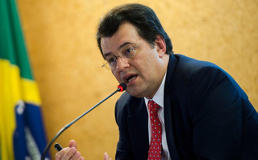 Ministro cobra acordo da Petrobras para o fornecimento de nafta