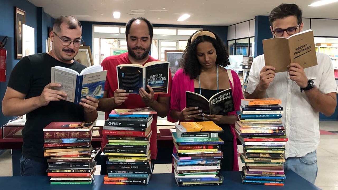 Biblioteca Municipal recebe doação de 105 novos livros arrecadados por grupo de leitura