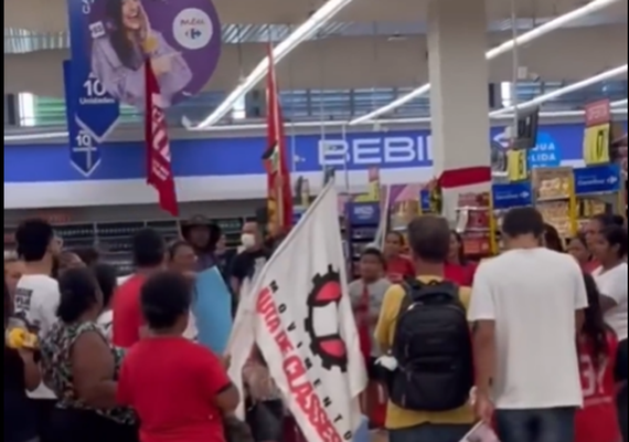 Protesto do MLB ocupa supermercado em Maceió na tarde deste sábado
