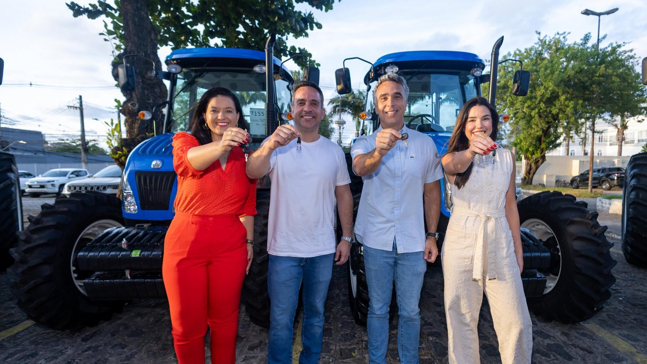 Governo de Alagoas entrega tratores para atender 1,6 mil agricultores familiares em quatro municípios