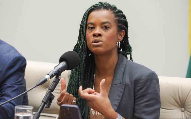 Comissão aprova oferta da linguagem tátil de cores para estudantes com deficiência visual