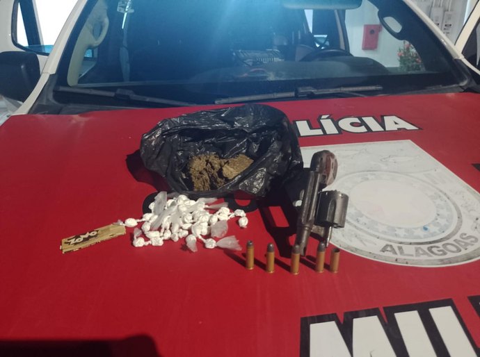 PM prende suspeitos de tráfico e porte ilegal de arma em Maceió, Arapiraca e Pão de Açúcar
