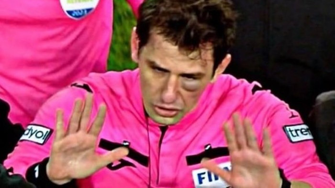 Árbitro agredido por presidente de clube no Campeonato Turco se aposenta do futebol
