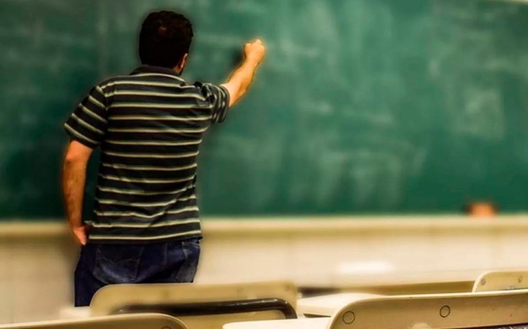 Consultorias de Orçamento discordam de veto à repasse mínimo para Educação