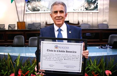 Desembargador Orlando Rocha recebe o título de cidadão honorário de Alagoas