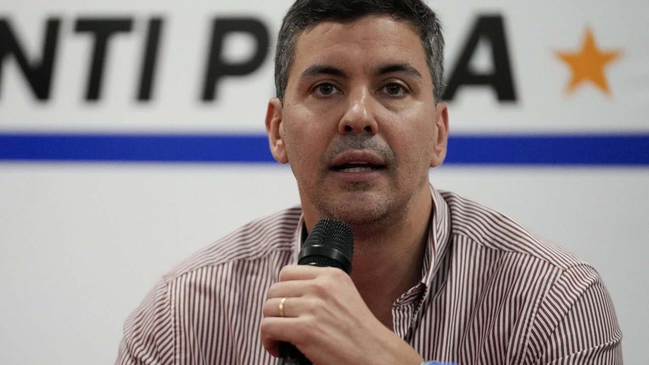 Presidente do Paraguai é hospitalizado no Rio de Janeiro