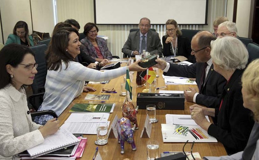 Kátia Abreu e ministro da Alemanha alinham posição sobre acordo de livre comércio