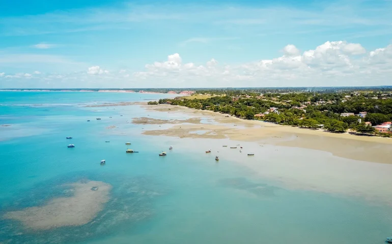 Abril chega com feriados prolongados e Prado surge como destino ideal no sul da Bahia
