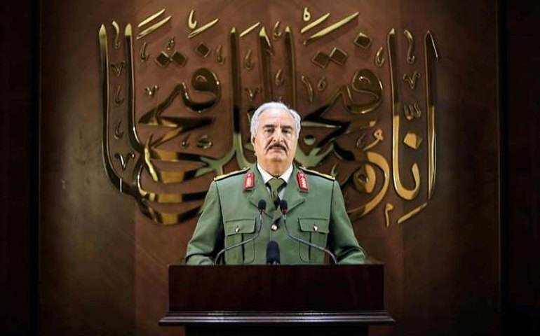 Marechal Haftar diz ter tomado poder na Líbia e governo denuncia golpe