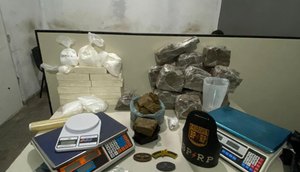 Homem tenta quebrar celular e acaba preso com mais de trinta quilos de drogas na Grande Aracaju