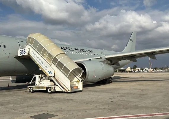 Quarta aeronave da FAB com 207 brasileiros repatriados de Israel chega ao RJ