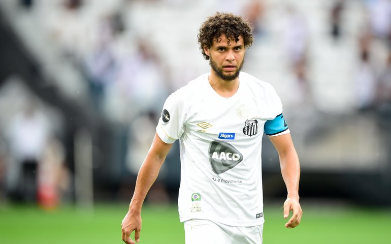 Victor Ferraz diz que só quer receber salário após jogo: ‘Não sou mercenário’