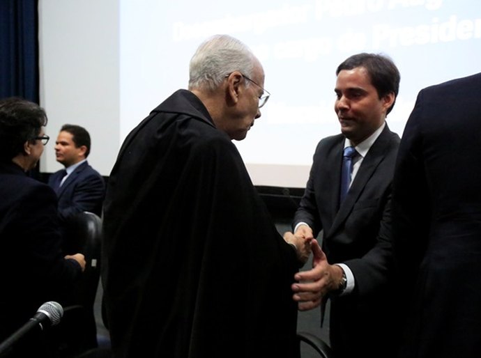Kelmann Vieira prestigia a posse do novo presidente do TRE de Alagoas