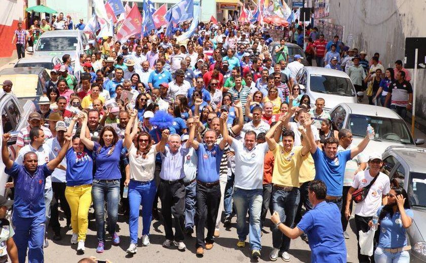 Benedito realiza megacaminhada e exalta força em Arapiraca