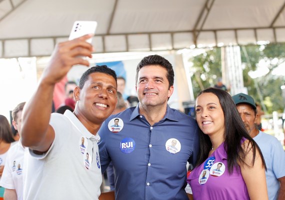 Rui Palmeira inicia campanha nas ruas da Santa Lúcia, nesta terça-feira (16)