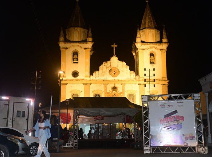 Festival Luz, Câmera, Conexão promove shows, feira de artesanato e exibe filmes no Largo São Gonçalo