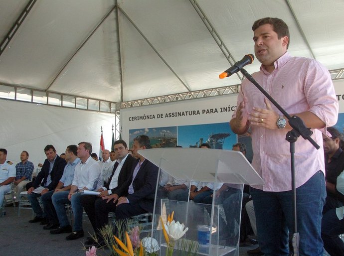 Marcelo Palmeira participa de cerimônia no Porto de Maceió