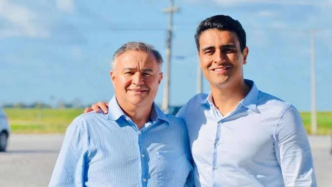 Justiça bloqueia  contas de JHC e do pai João Caldas por calote contra publicitário criador da marca do ex-prefeito