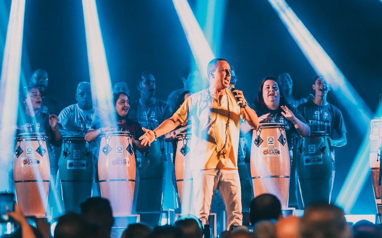 Sandro Luiz encerra 2022 com o show “Presente de Natal”