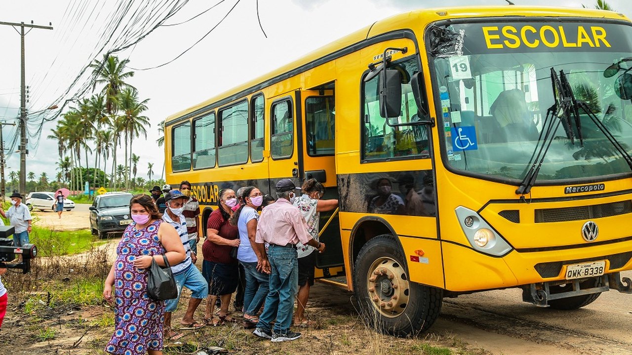 Prefeitura de Penedo transporta moradores da zona rural para vacinar contra Covid