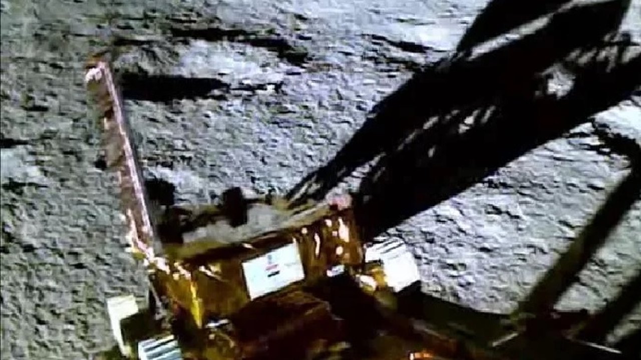 Robô explorador indiano confirma presença de enxofre no polo sul da Lua