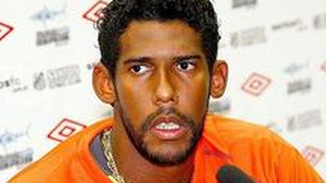 Polícia Civil gaúcha indicia quatro pessoas por injúria racial contra goleiro