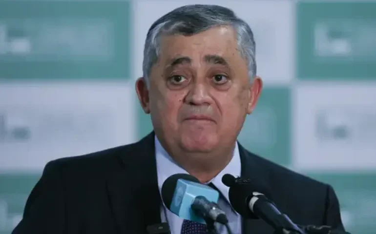 Denúncia da PGR contra Bolsonaro 'foi o melhor presente', diz aniversariante José Guimarães