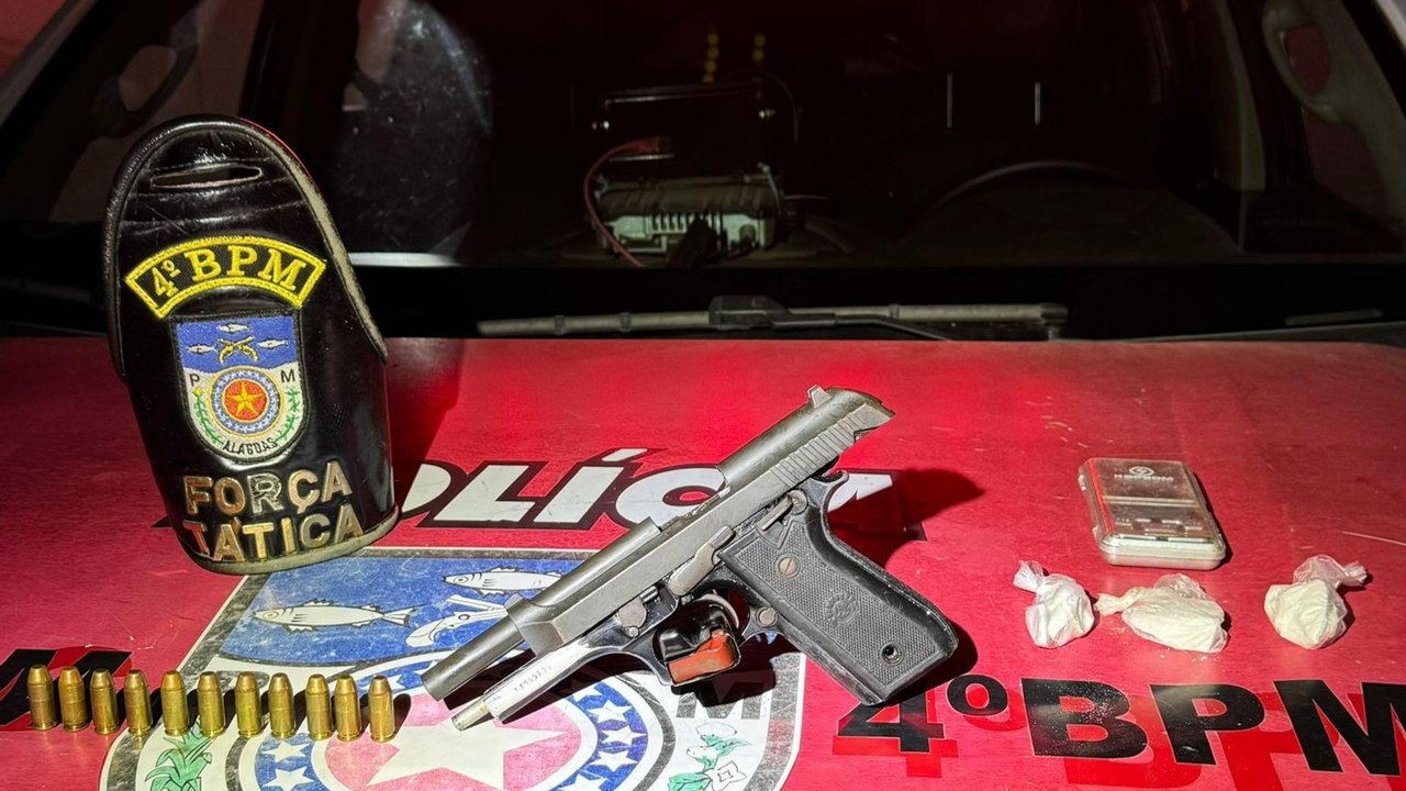 PM apreende arma, simulacro e drogas durante ações em Maceió e Interior