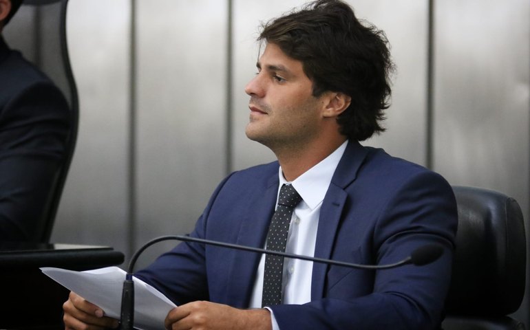 Breno Albuquerque quer a implantação de laboratórios de informática em escolas públicas de Arapiraca