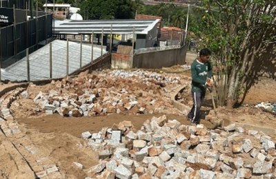 Moradores do Santa Helena, em Palmeira, comemoram obras na comunidade