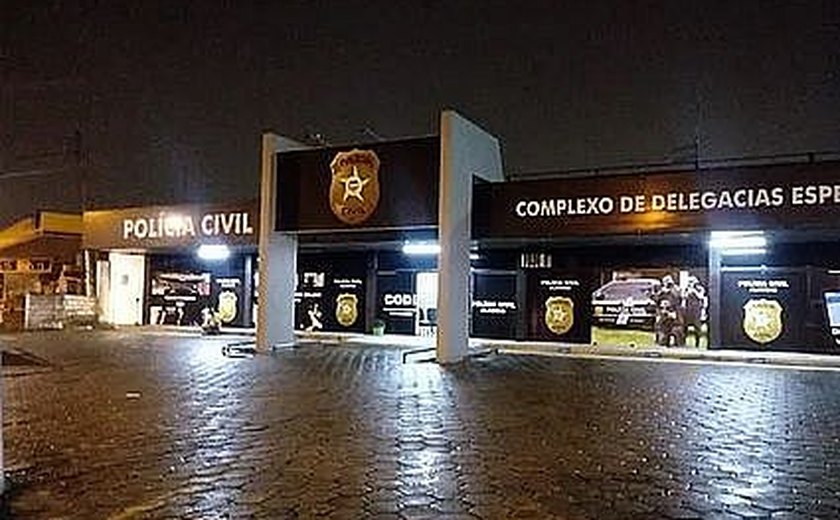 Após denúncia de tráfico em praia, PM prende suspeito com drogas e munições