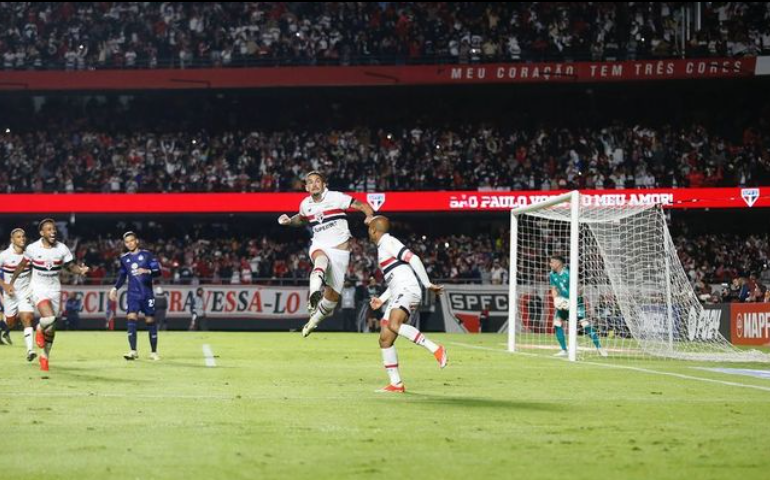 Aliviado com liderança na Libertadores, São Paulo já muda o foco para o Cruzeiro
