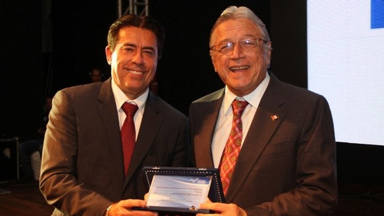 Teotonio Vilela é homenageado em Prêmio de Qualidade Empresarial