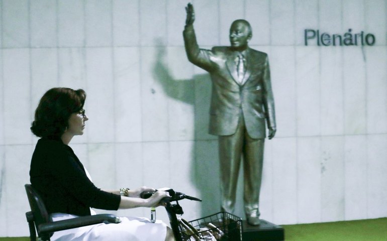 Justiça vai analisar pedido de extradição de Carla Zambelli