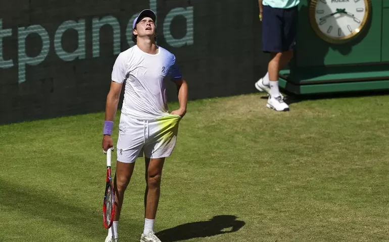 João faz jogo duro, mas perde para Fritz em Eastbourne