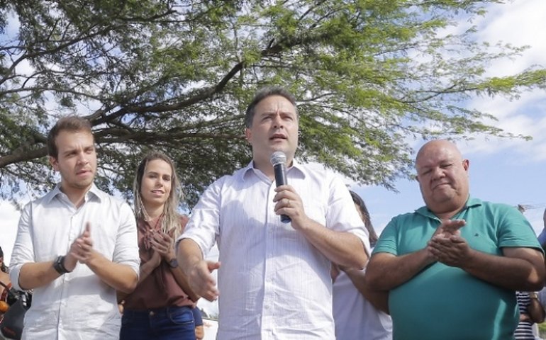 Governador inspeciona obras em Piaçabuçu e no Sertão de Alagoas