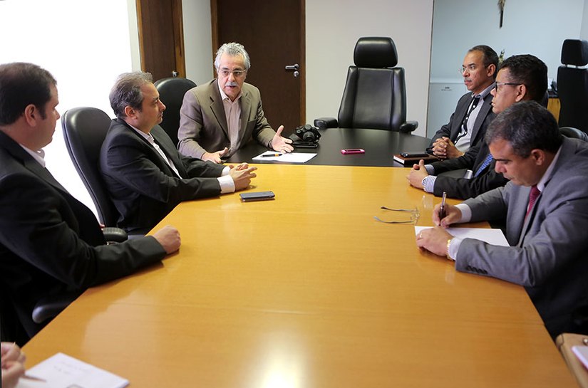 Desembargador realiza reunião para discutir restauração da Praça Deodoro