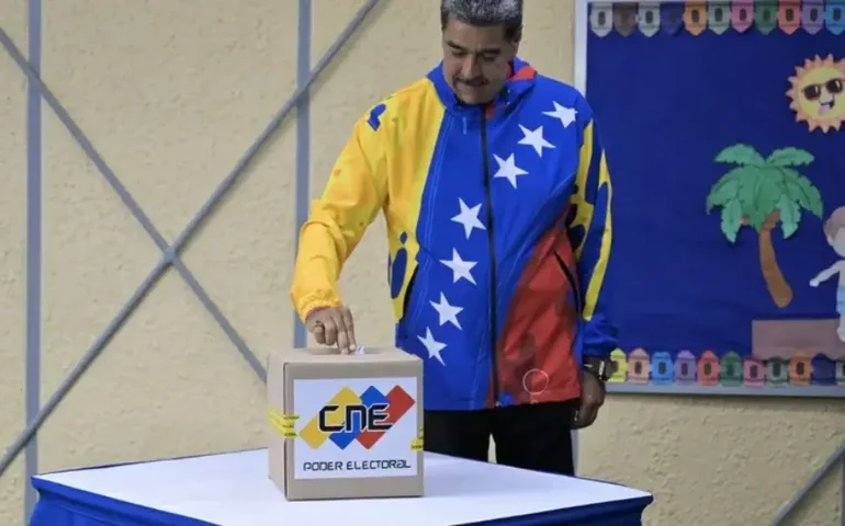 Eleição na Venezuela: Urnas fecham com uma hora de atraso