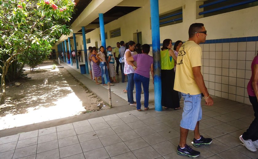 Estudantes ocupam Escola Quintela Cavalcante em Arapiraca