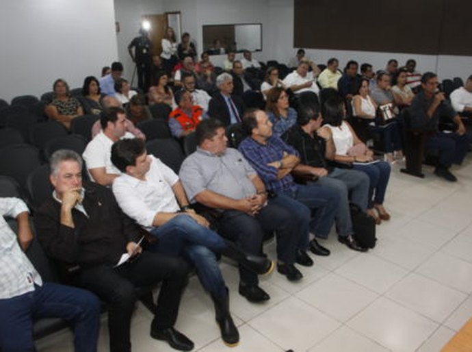 Indicador de consumo retrai em maio e reflete desemprego, diz Fecomércio