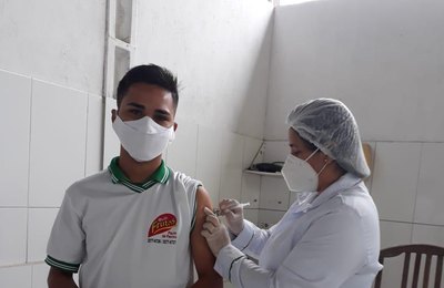Anadia imuniza 100% dos trabalhadores da limpeza urbana e de indústrias com 1ª dose contra a Covid-19