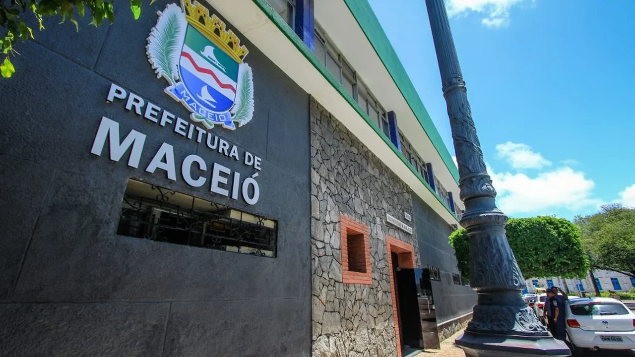 Secretários de JHC já preparam caminho para deixar cargos em abril de 2026