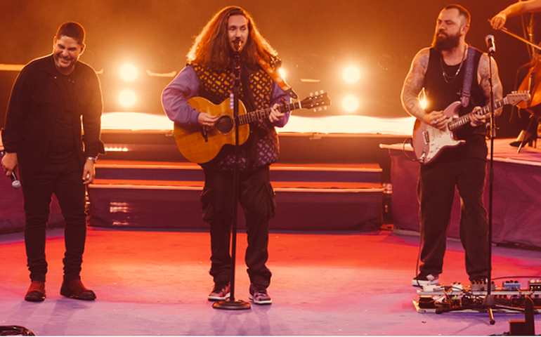 Vitor Kley e Jorge e Mateus lançam “Porta Retrato”